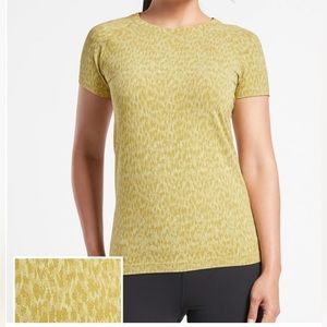 NWOT Athleta - L - Yellow Cheetah Print Momentum Top